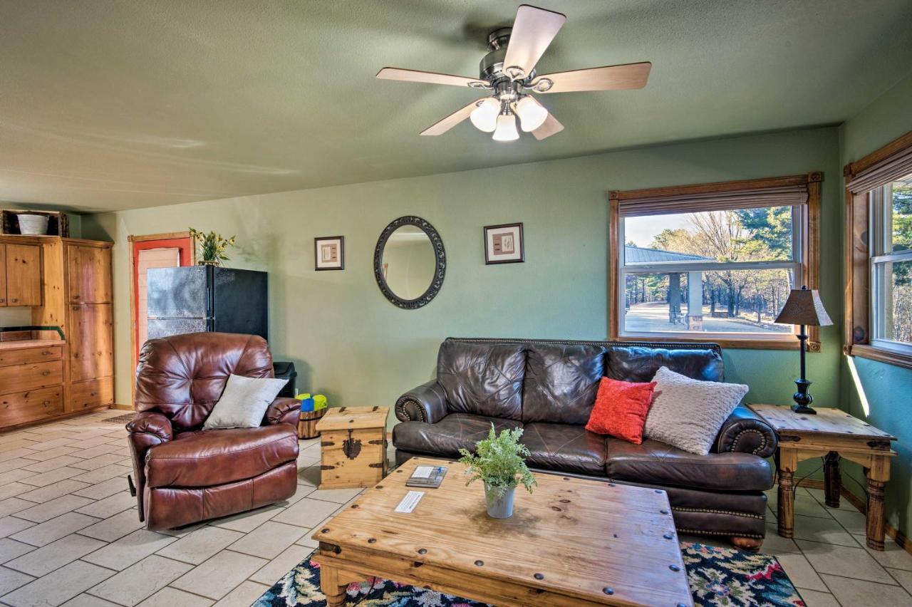 Broken Bow Cottage With Deck, Hot Tub And Fire Pit! Exterior photo